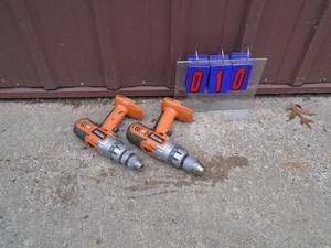 Qty of 2 Rigid 18 volt cordless drills. Keyless chucks. No batteries or chargers included. As shown.