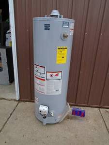 Kenmore 40 gallon gas water heater. Unused. Has minor dents & scratches. As shown. THIS ITEM HAS A RESERVE.