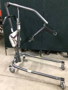 MSRP $800 MCKESSON 450LB CAPACITY MANUAL HYDRAULIC PATIENT LIFT WITH SLING - LIKE NEW CONDITION