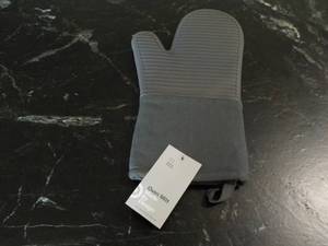 Oven Mitt made by Design...