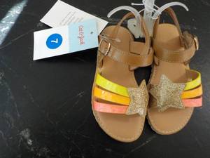 Childrens size 7 Cat and Jack Sand...
