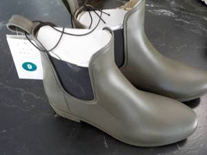 A New Day size 9 Rubber Boots...