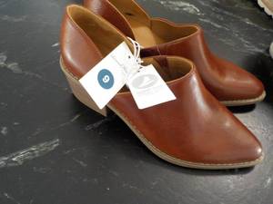 Universal Thread Shoes size 9...