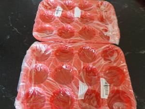 2 Silicone Muffin Pans...
