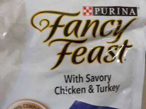 Fancy Feast Purina 3 lb. bag Gourme...