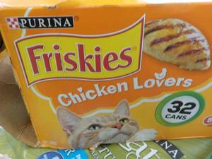 Box of 32 Cans Friskies Cat food...