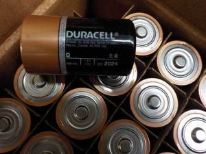 Case of 112 Duracell size D Batteri...