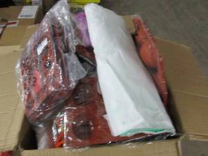 lot 183 image: box of kitchen items egg rings, sil...
