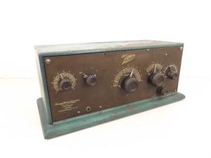 lot 2 image: Antique Zenith Model 4R Radio