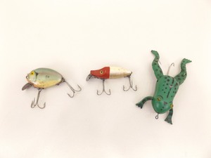 lot 9 image: Vintage Heddon Punkinseed, River Runt Spook Sinker, and Halik Frog Lures