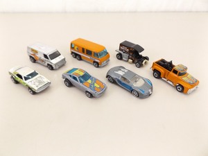 lot 15 image: 7 High Grade Vintage Hot Wheels Blackwall Cars