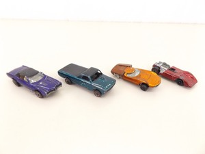lot 16 image: Vintage Hot Wheels Redline Bone Yard of 4 Cars in Need of Care