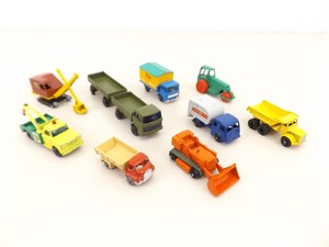 lot 22 image: Lot of 9 Vintage Higher Grade Loose Farming and Construction Themed Matchbox Cars