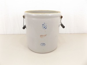 lot 24 image: Antique Red Wing #5 Crock wHandles