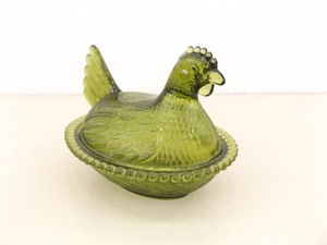 lot 30 image: Vintage Green Glass Covered Nesting Hen Chicken Bowl