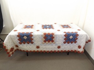 lot 70 image: Vintage Hand Made 108 x 90 Queen Sized Patchwork Quilt