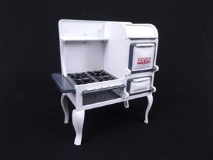 lot 79 image: Like New Dees Delights Cast Iron 112 Scale Dollhouse Roper Stove