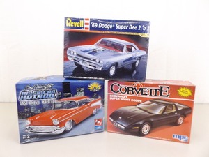 lot 82 image: 3 Vintage New in Box Car Model Sets