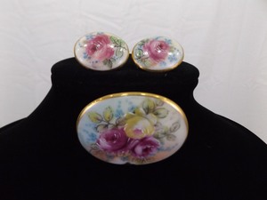 lot 119 image: Antique Hand Painted Roses on Porcelain Brooch and Screw Back Earring Set