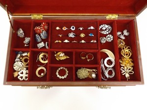 lot 116 image: WOW Lot Jewelry Box Packed with NICE Costume Jewelry
