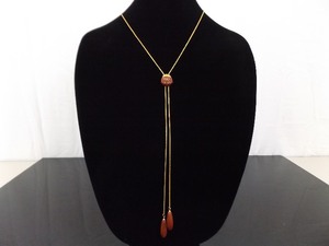 lot 126 image: Vintage Trifari Maroon Shell Gold Slide Necklace