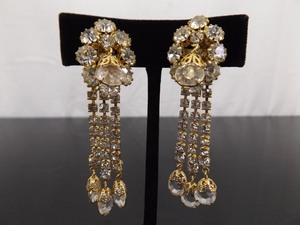 lot 129 image: Vintage Hobe Crystal Gold Dangle Ballroom Clip Earrings
