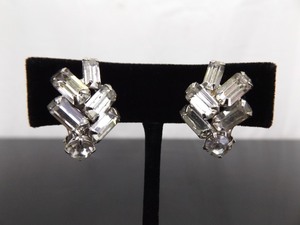 lot 130 image: Vintage Weiss Crystal Clip Earrings