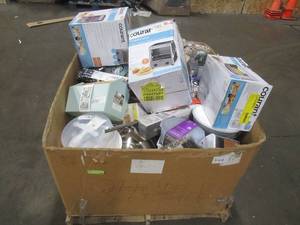 lot 235 image: WHOLESALE MIXED PALLET OF MISCELLANEOUS SMALL KITCHEN APPLIANCES, STORAGE CONTAINERS, BAKEWARE AND MORE