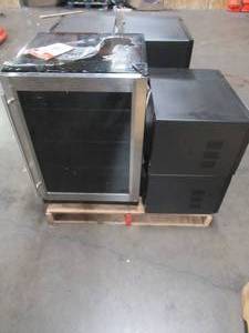 lot 237 image: WHOLESALE MIXED PALLET OF MISCELLANEOUS MICROWAVES AND COOLER WITH ISSUES (FOR PARTSRESTORE)