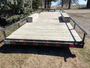 lot 19 image: 24 Ft Utility Trailer