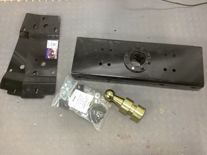 lot 25 image: Gooseneck Hitch