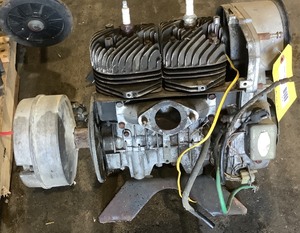 lot 14 image: Panther 340 Parts Motor, elect start