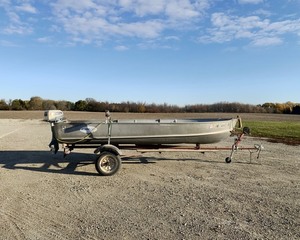 lot 18 image: 1971 Alumacraft Boat, Trailer, Trolling Motor, etc