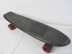 lot 17 image: Vintage Grentec GT Coyote II Skateboard