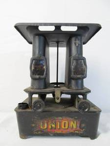 lot 26 image: Antique UNION Cast Iron Portable Camp Stove