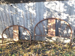 lot 44 image: Vintage 1930s Era Metal Headboard & Footboard