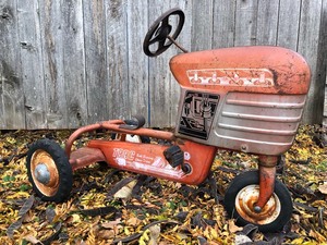 lot 101 image: Awesome Vintage 1950s MURRAY Pedal Tractor