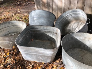 lot 103 image: 5 Old Vintage Galvanized Metal Washtubs