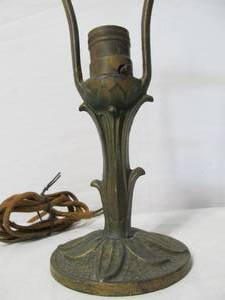 lot 59 image: Antique Cast Iron Boudoir or Desk Lamp
