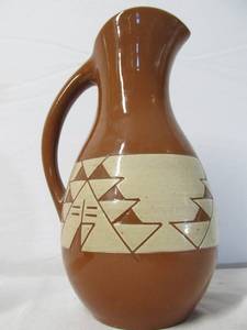 lot 69 image: Large Vintage Signed Sioux Pottery Pitcher by Kate Dismounts