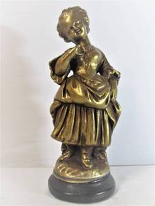 lot 123 image: Vintage Clifford Art Studios Sculpture of a Young Girl