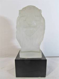 lot 131 image: CrystalGlass Lions Head Sculpture on Beveled Stone Base