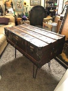 lot 139 image: Excellent Antique Steamer Trunk Hairpin Leg Coffee Table 
