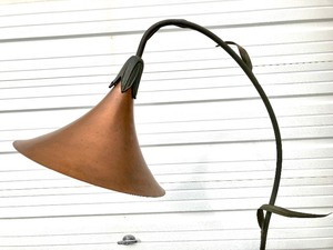 lot 143 image: Fantastic 1930s era KIM Mfg Company Los Angeles Copper Tulip Floor Lamp
