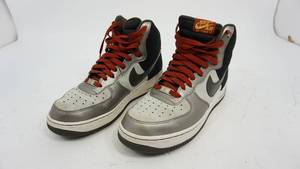 A Pair Of Mens Niki Air Force 1 Tennis Shoes W Red Laces--Made In Vietnam--U.S. Size 9 12