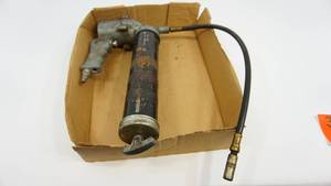 Max Air Pressure 130 P.S.I. Grease Gun