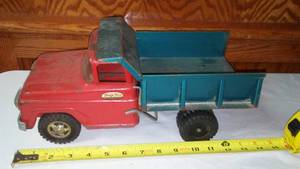 lot 21 image: Tonka Dump Truck, Circa 1960