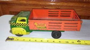 lot 22 image: Wyandotte Pickway Pastures Livestock Truck