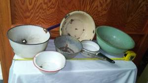 lot 61 image: Enamel Ware (6)