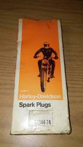 lot 92 image: Sealed Harley Davidson Spark Plugs (8)